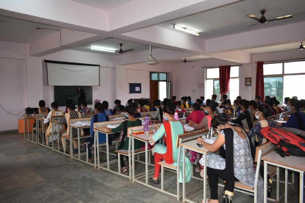 Maitri College of Nursing Durg Classroom photo 2